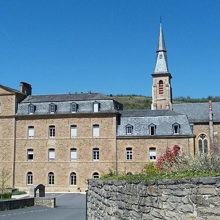 Hotel Accueil Du Couvent De Malet Saint-Côme-dʼOlt Exterior foto