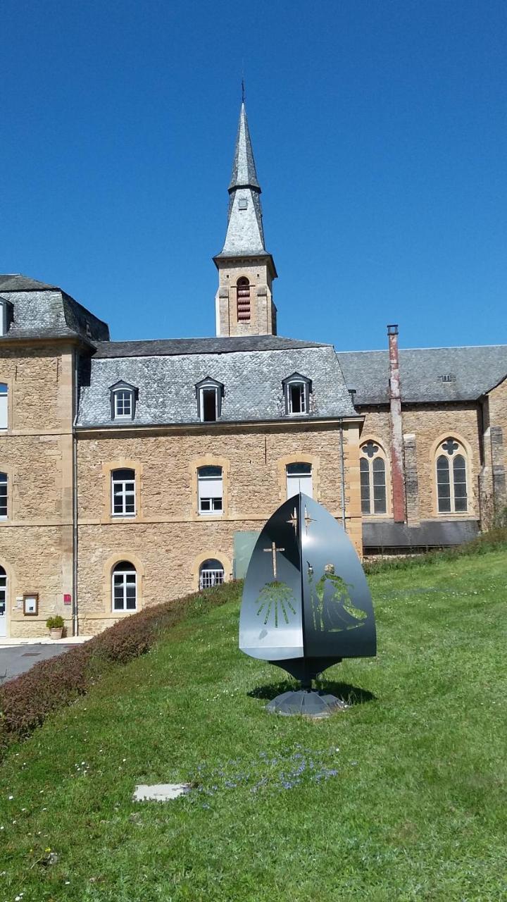 Hotel Accueil Du Couvent De Malet Saint-Côme-dʼOlt Exterior foto